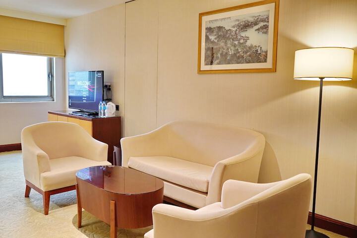 Room 26 of 38