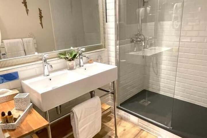 Room 42 of 104