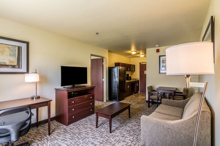 Suite Queen Bed (7 of 17)