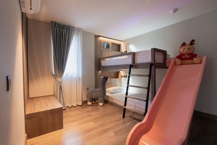 Room 53 of 136