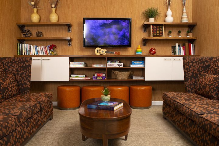 Lobby lounge