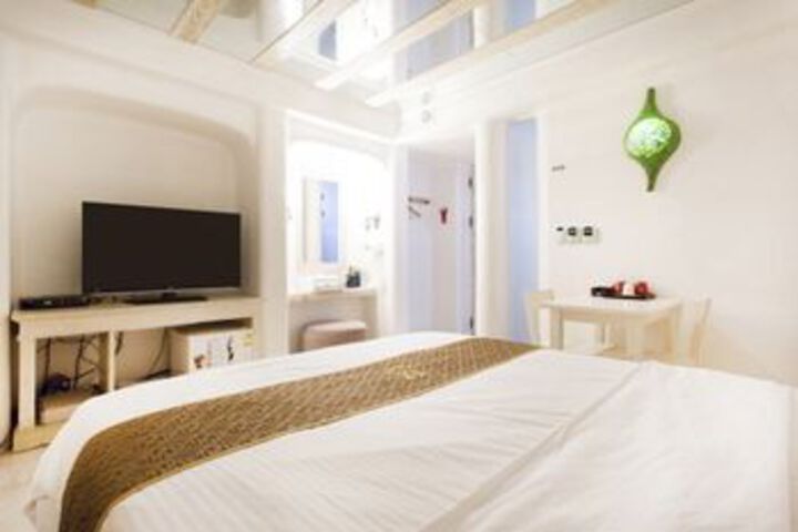 Room 34 of 61