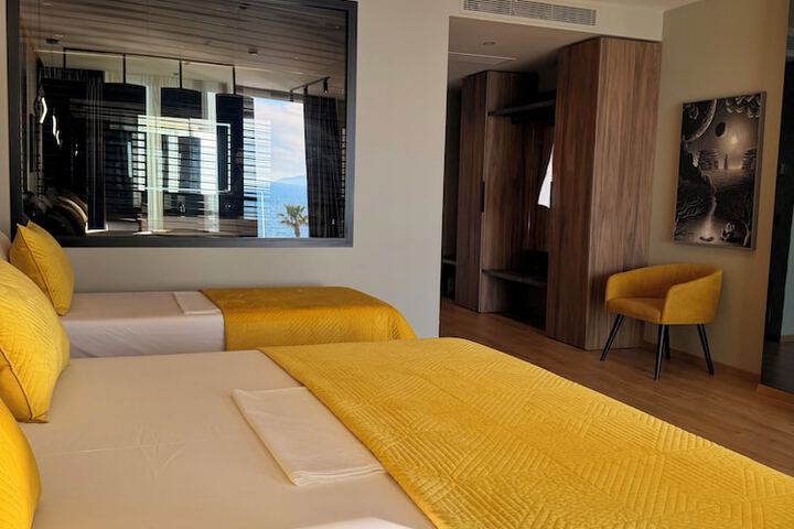 Room 27 of 80