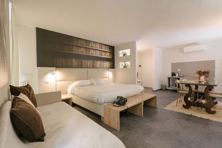 Room 52 of 148