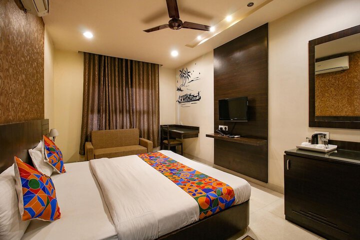 Room 12 of 32