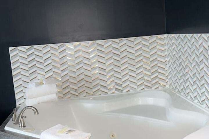 Superior Room 1 Queen Bed Kitchenette (24 of 26)