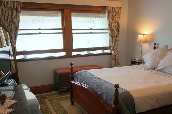 Room 5 of 63