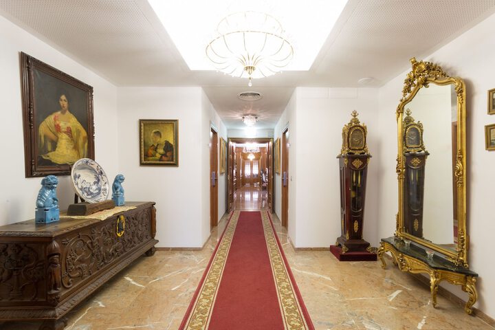 Ballroom/Hall 46 of 76