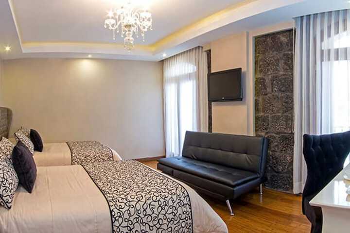 Room 3 of 68