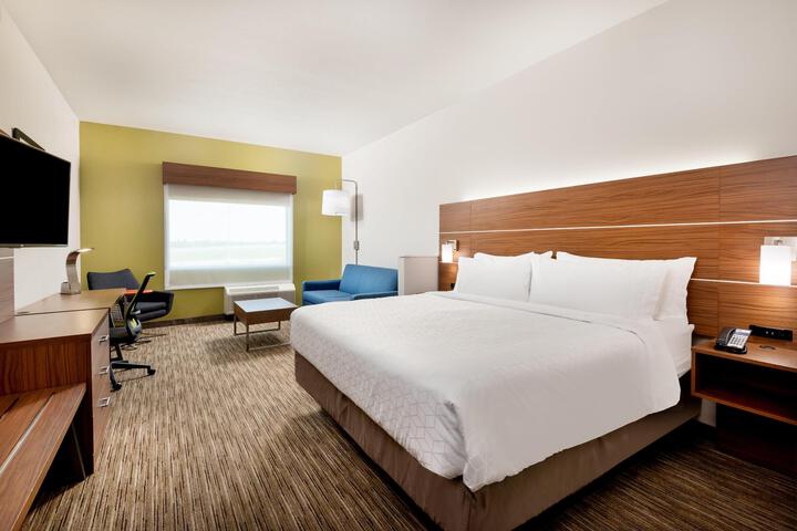 Standard King Bed Accessible (8 of 9)