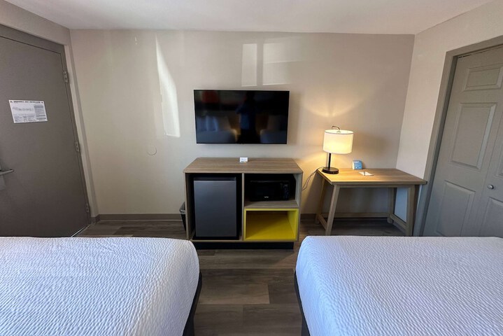Room 10 of 28