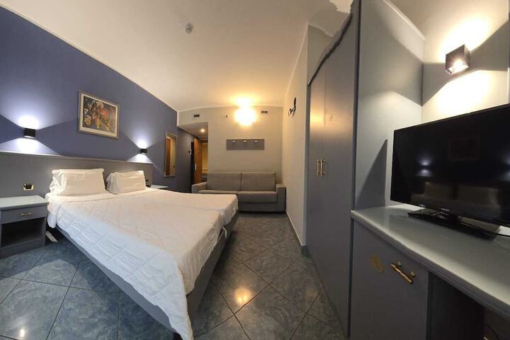 Room 32 of 62
