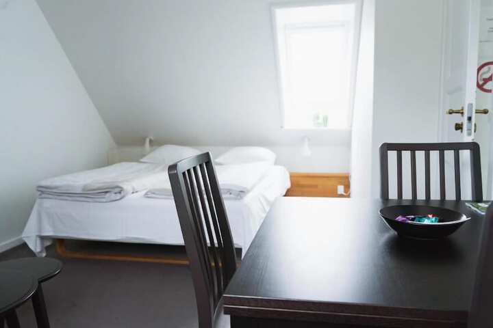 Room 9 of 25