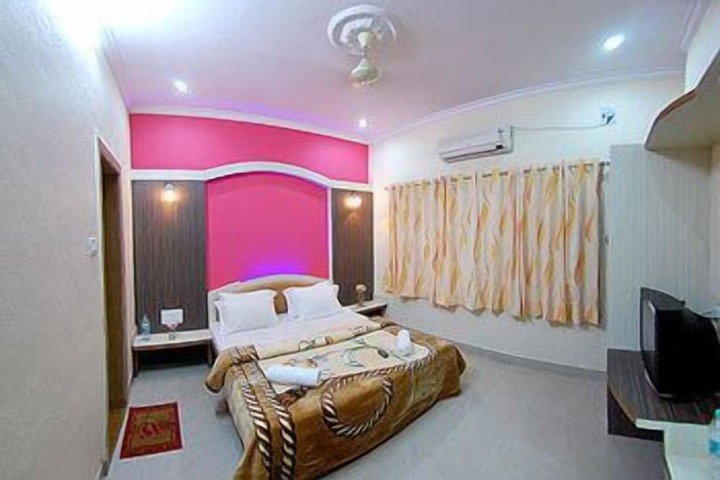 Room 5 of 8