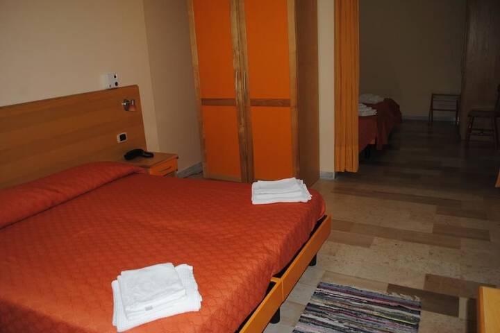 Room 9 of 38
