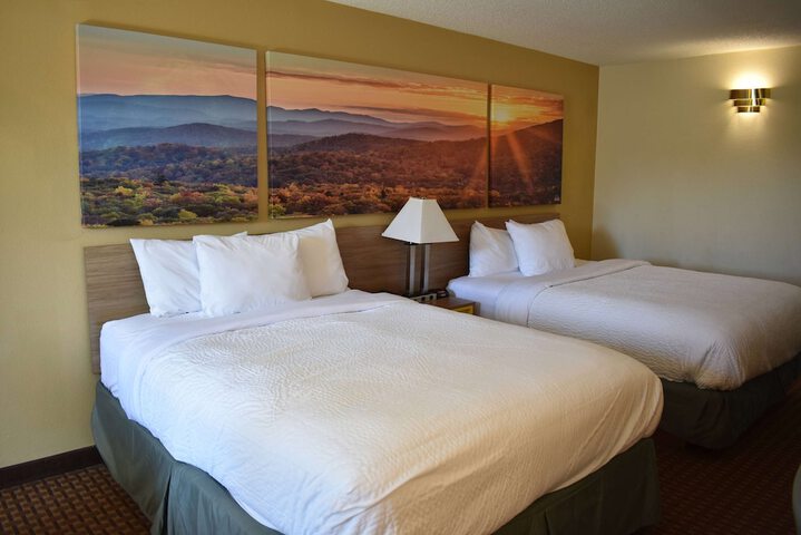 2 Queen Beds (1 of 6)
