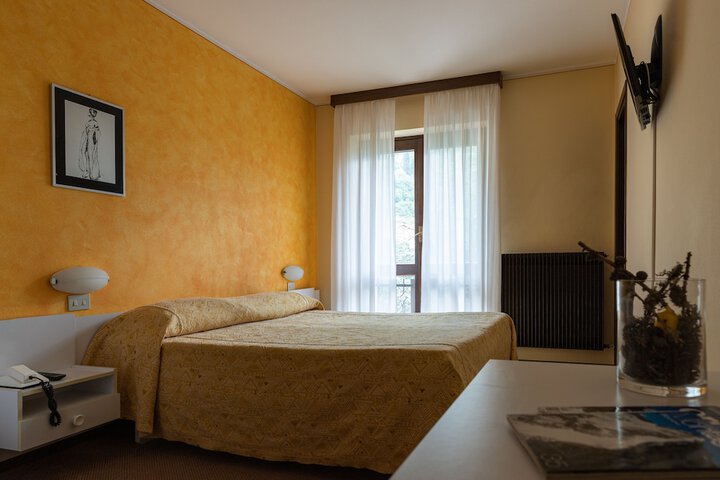 Room 10 of 43