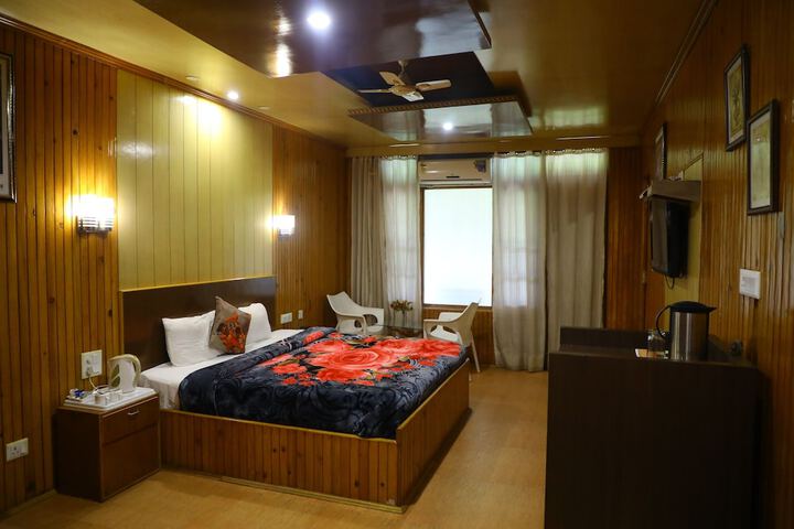 Room 3 of 43