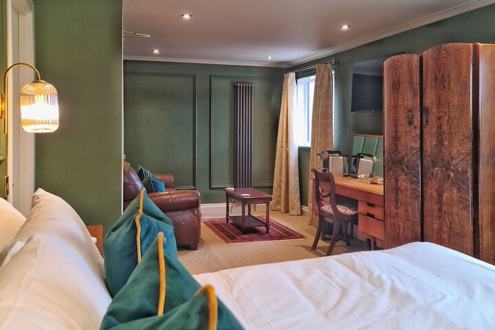 Room 6 of 46