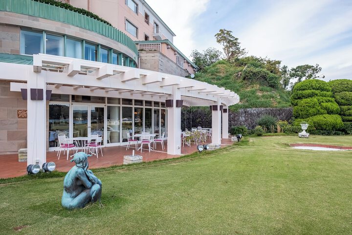 Hotel Exterior 49 of 59