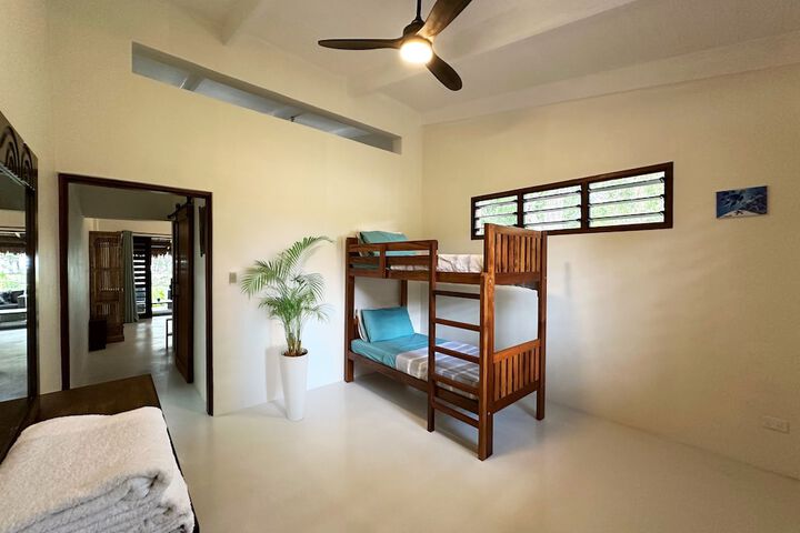 Room 8 of 77