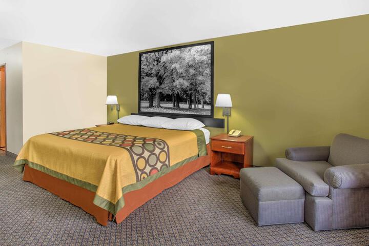 1 King Bed (7 of 8)