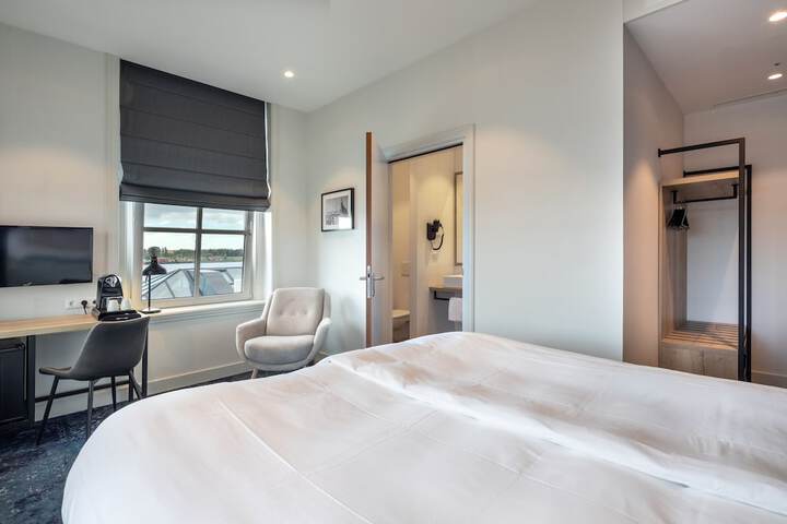 Room 5 of 75