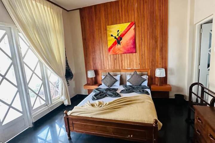 Room 5 of 28