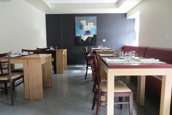 Dining 33 of 47