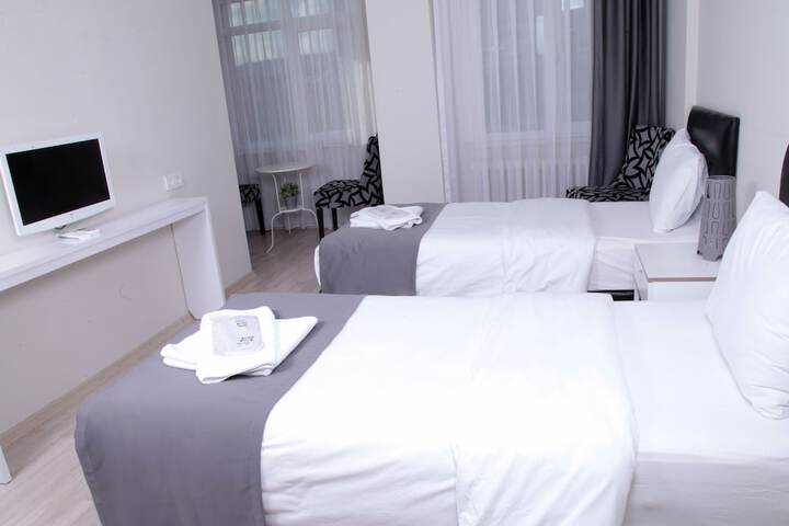Room 32 of 60