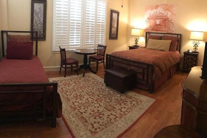 Room 12 of 18