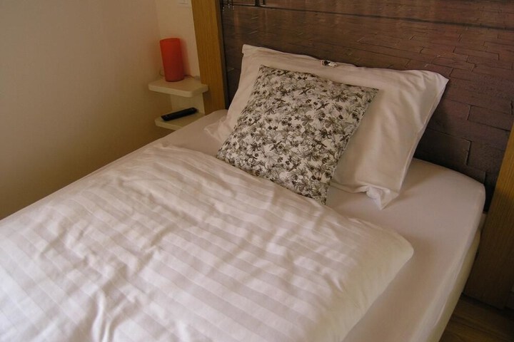Room 4 of 25