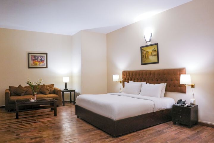 Room 14 of 37