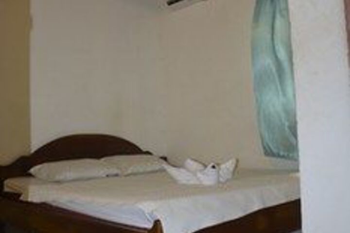Room 8 of 28