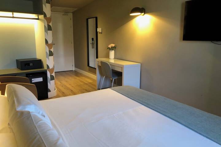 Room 10 of 37