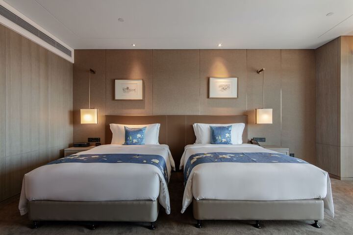 Room 9 of 42