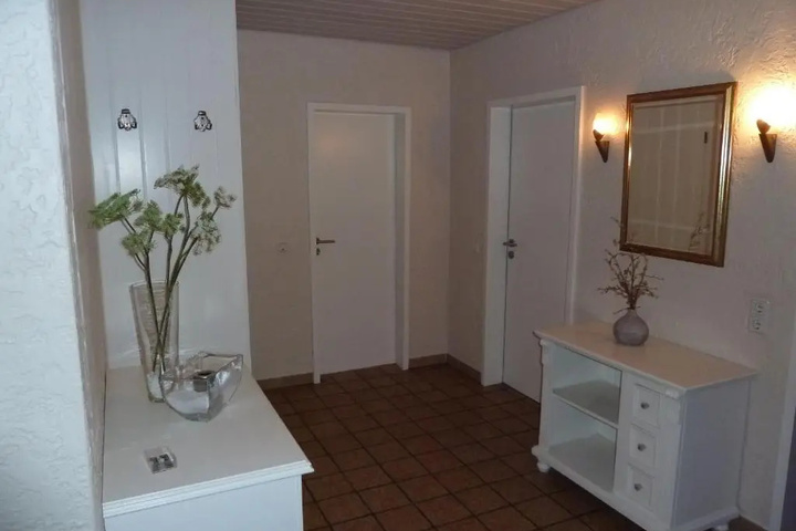 Room 3 of 8