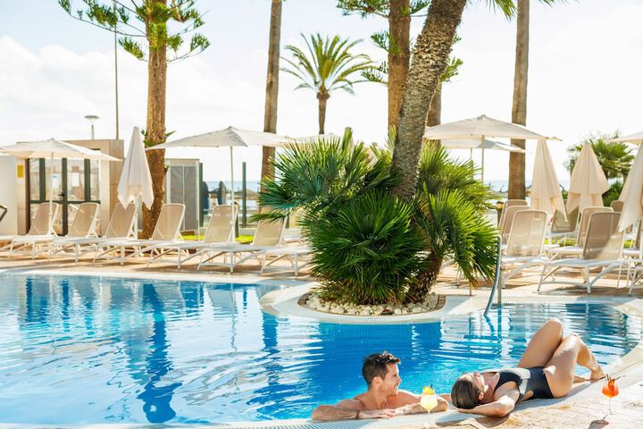 Hotel Pool