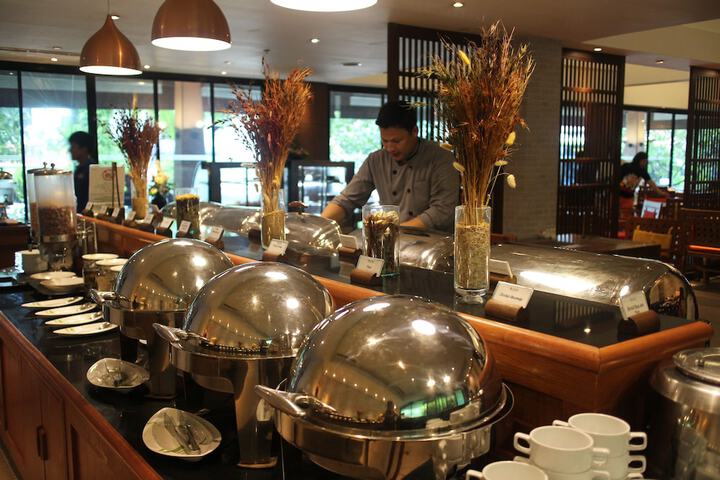 Dining 90 of 108