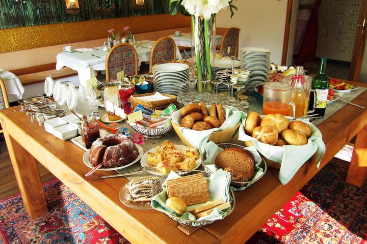 Breakfast/Coffee Service 26 of 33