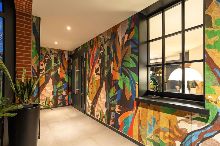 Hotel Entry