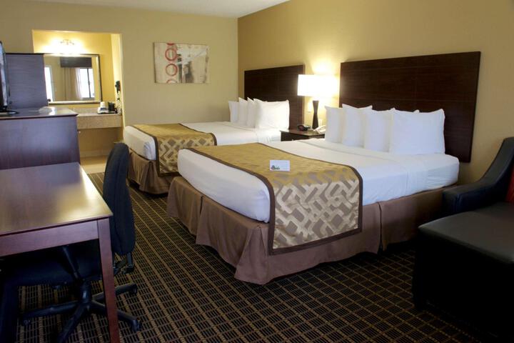 2 Queen Beds (9 of 16)