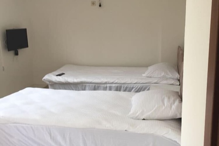 Room 4 of 40