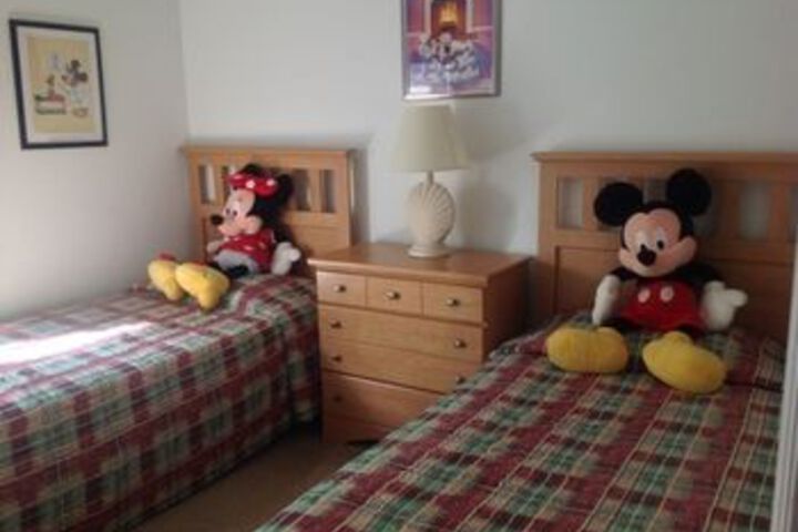 Room 4 of 12