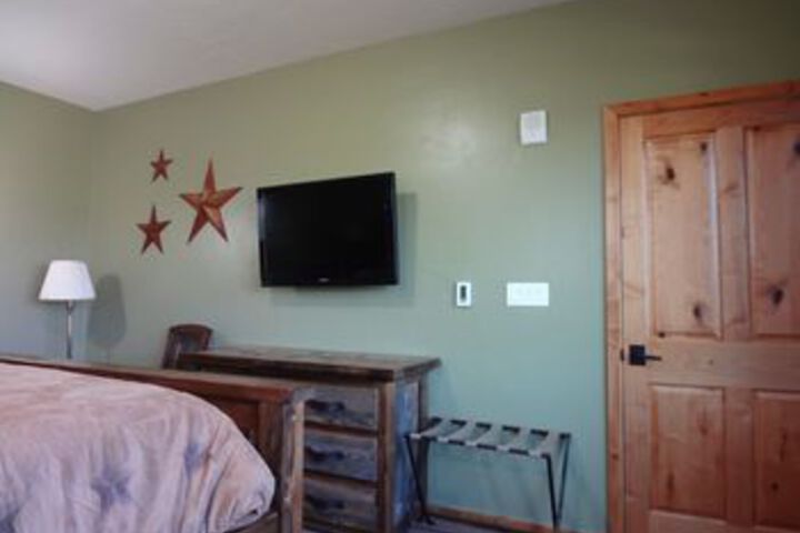 Room 7 of 18
