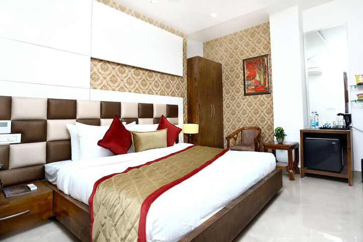 Room 15 of 53