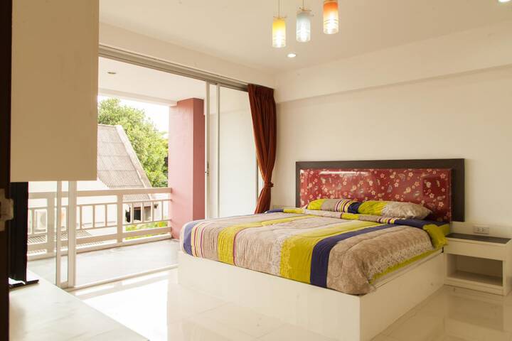 Room 4 of 51