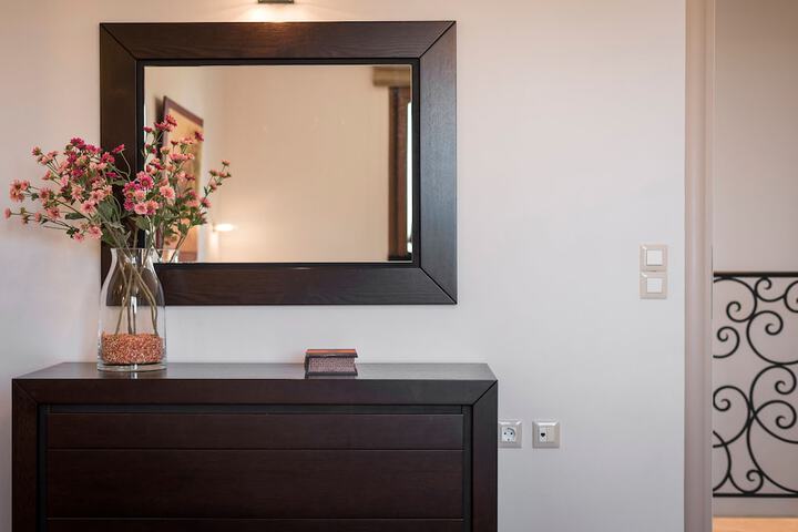Room 8 of 79