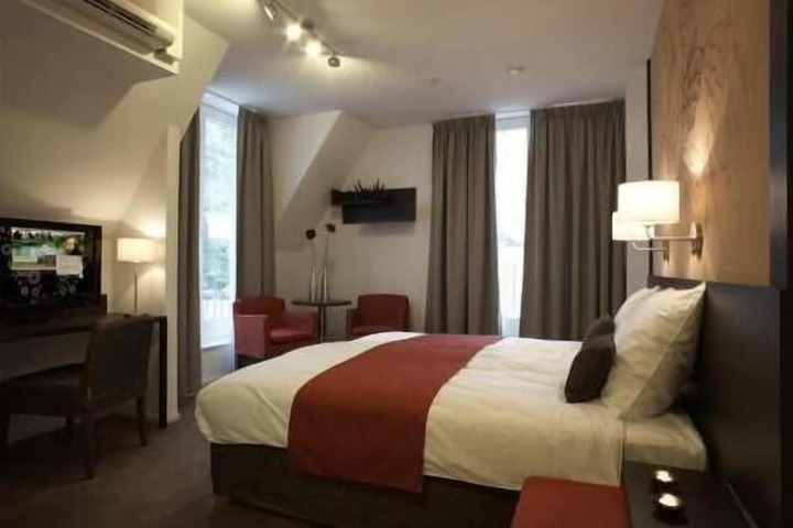 Room 15 of 37