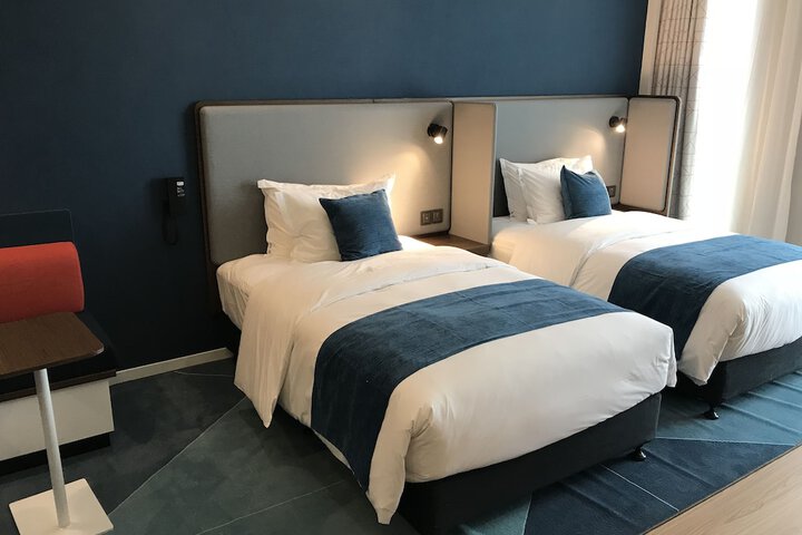 Room 4 of 60
